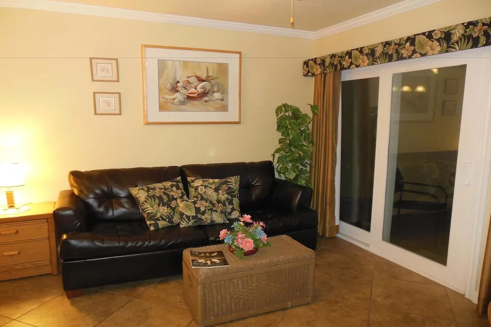Maravilla Condos - Anchors Away