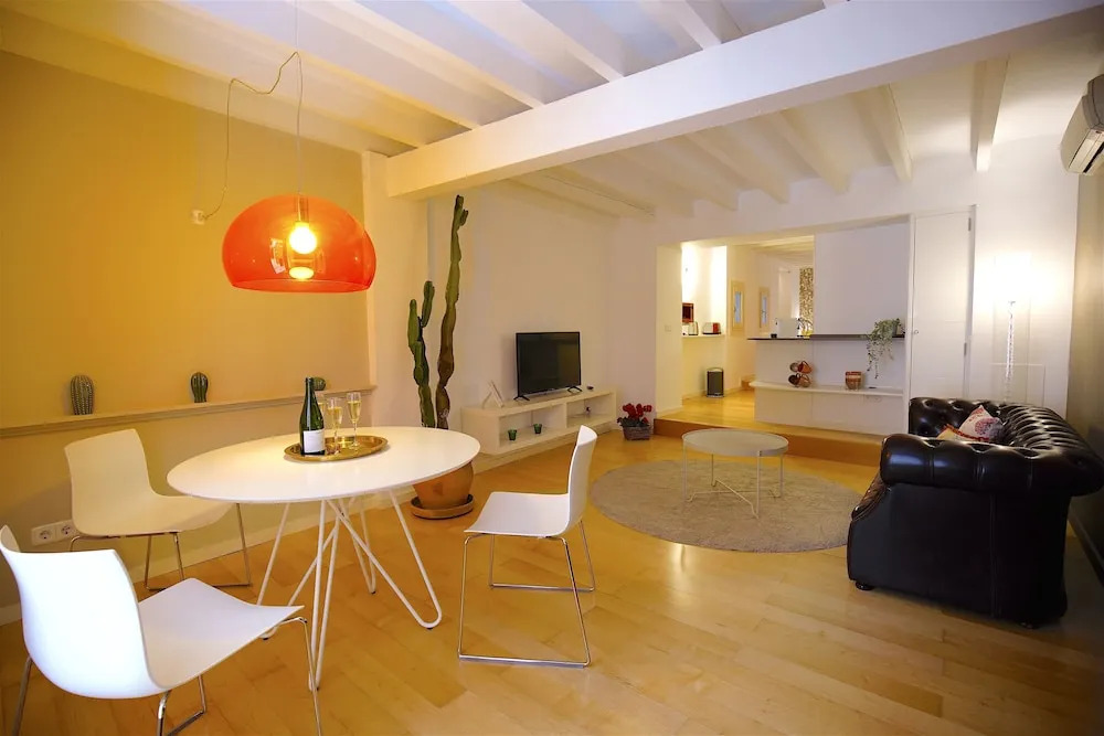 Hostal Montmari