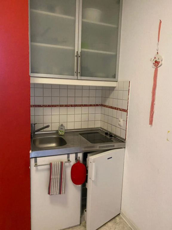 Zwei Zimmer Appartment mit Balkon und Stellplatz voll möbliert