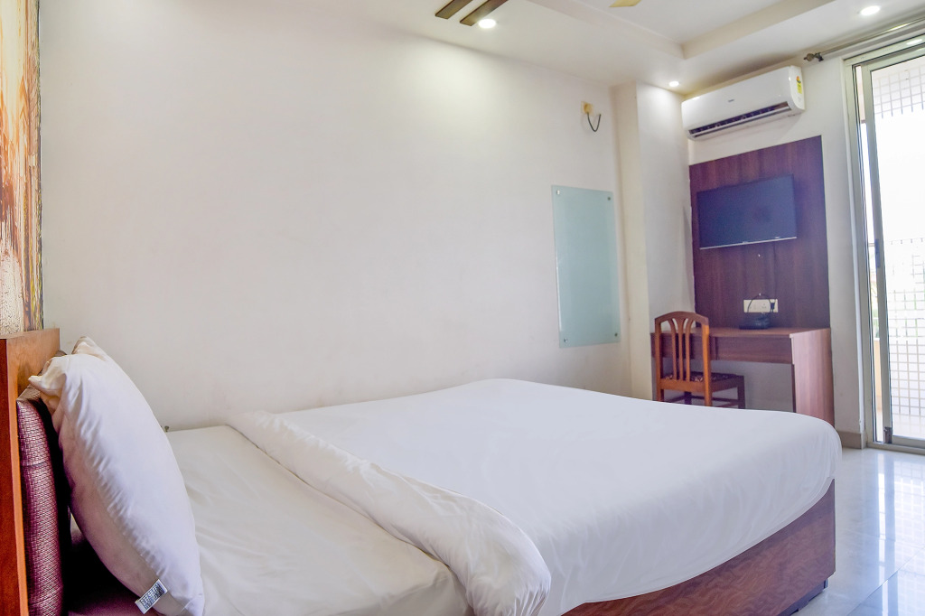 FabHotel IR Luxaria