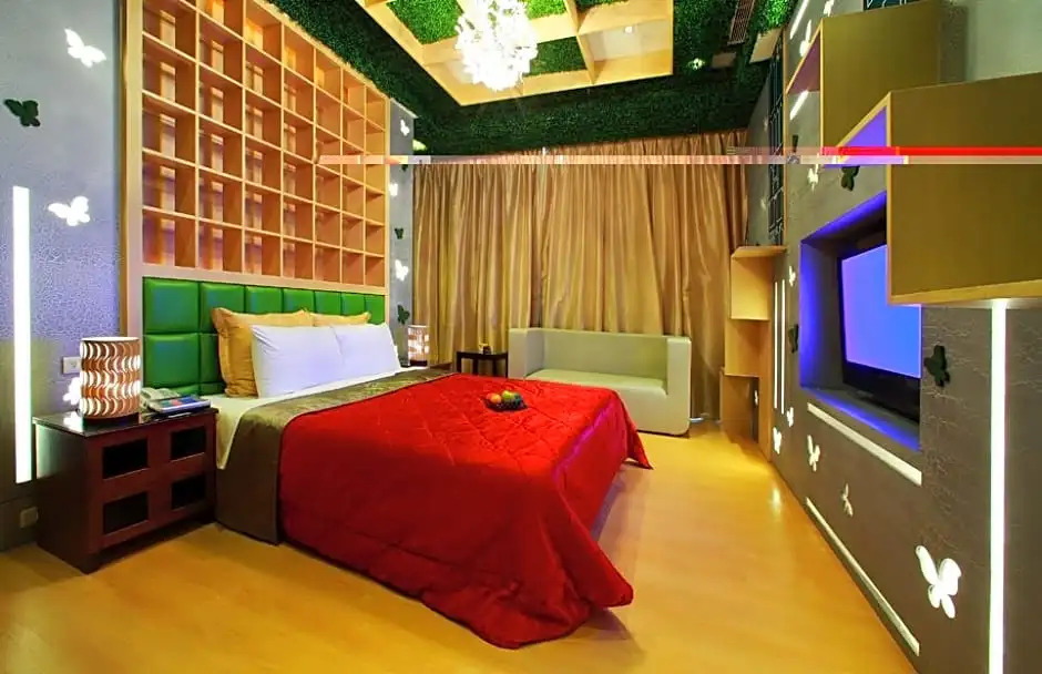 8th Platform Motel