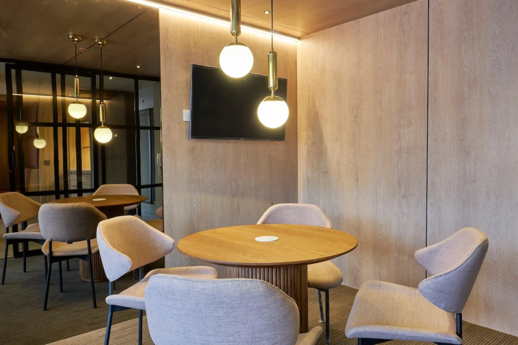 Icon 100 Studio Loft 300