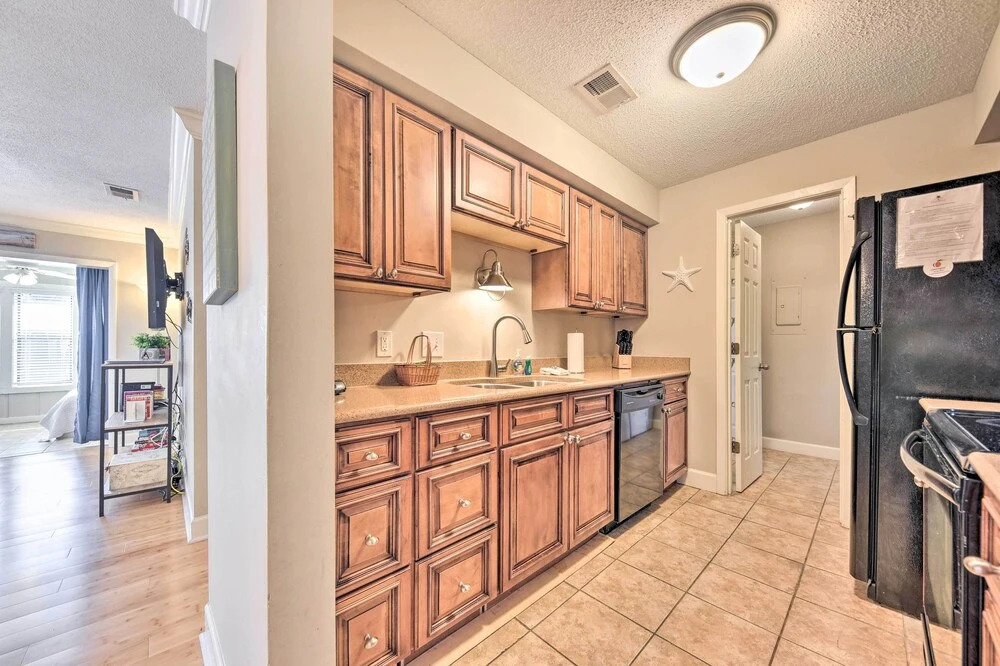 St Simons Island Condo Getaway: 2 Mi to Beach