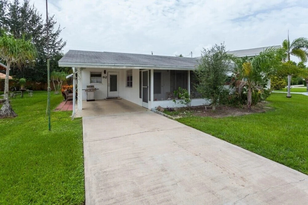Cozy Cottage #212085 2 Bedrooms 2 Bathrooms Cottage