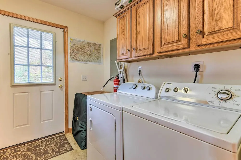 Pet-friendly Home w/ Deck + Mountain Views!