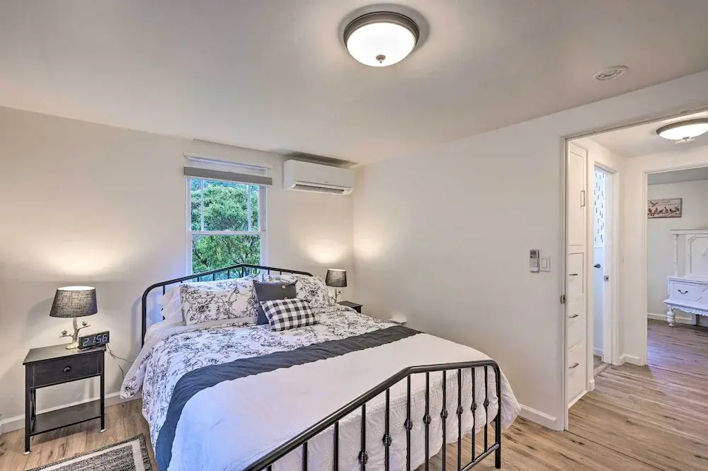 Redmond Farmhouse on 2 Acres w/ Deck & Grill!