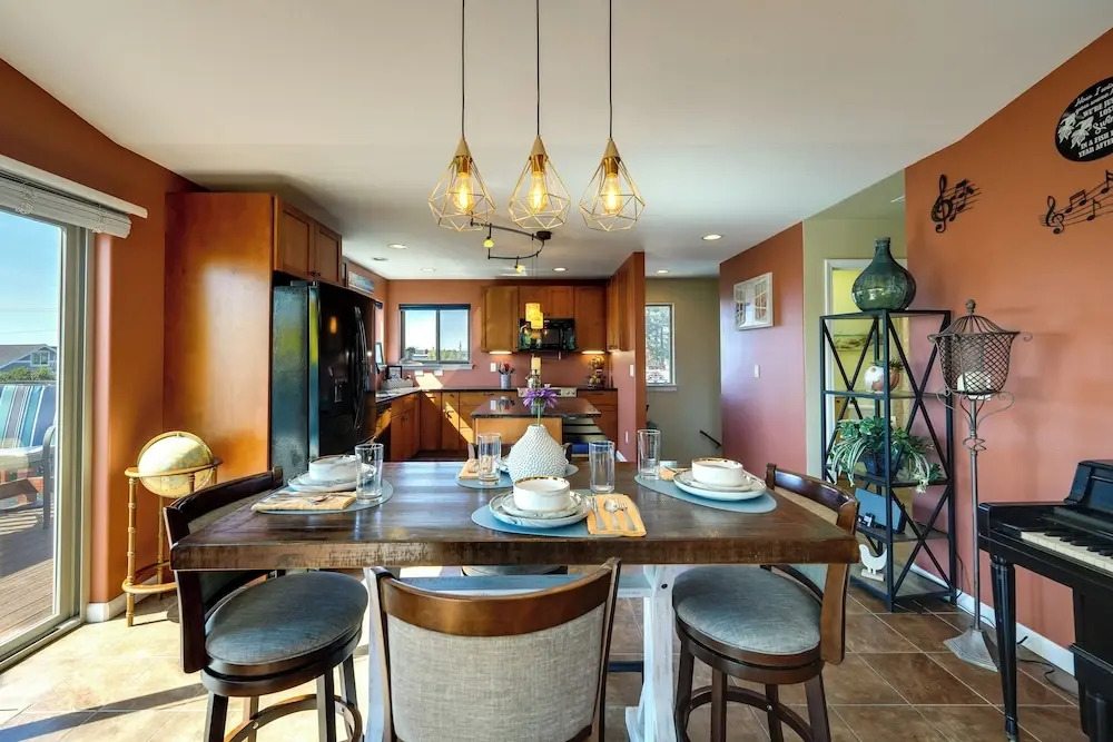 Waterfront Birch Bay Rental - Walk to Beach!