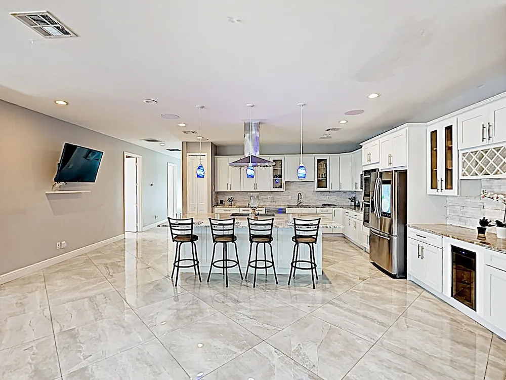 New Listing! Sumptuous Near Beach W/ Pool 3 Bedroom Home