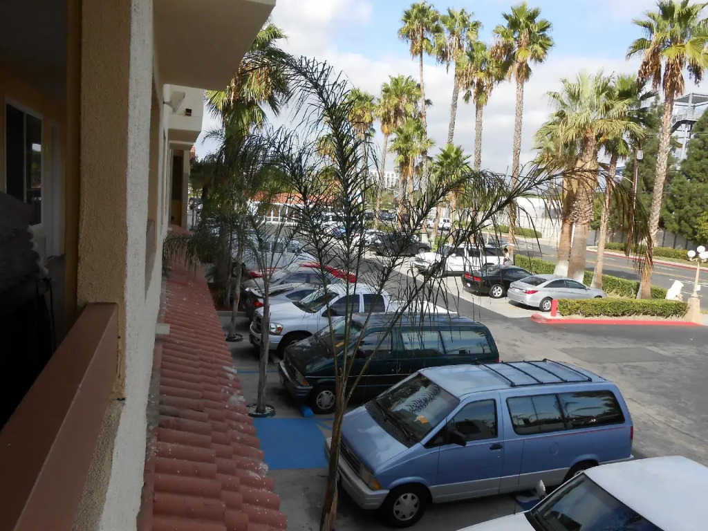 Best Inn & Suites