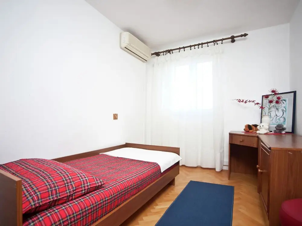 Holiday Home in Okrug Gornji Near the Sea