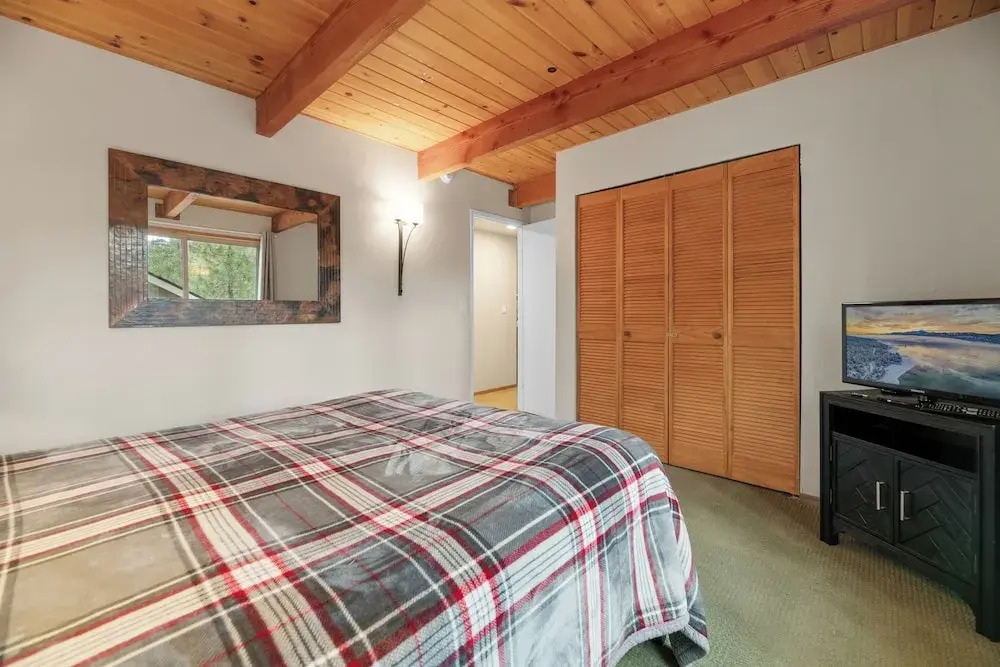 Star & Gem Cabin