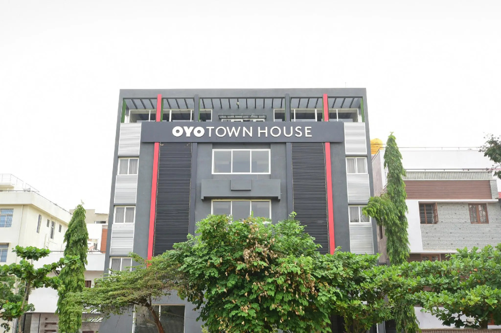 OYO Townhouse 106 Airport Road