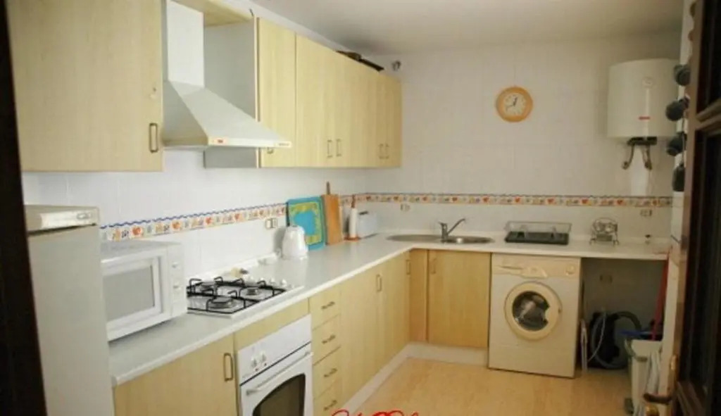 One-bedroom flat 200m from the beach