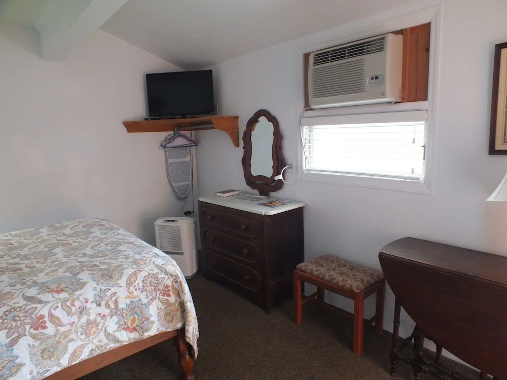 Scarborough Inn