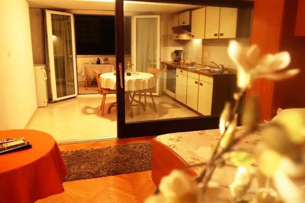 Apartments by the sea Makarska - 21425