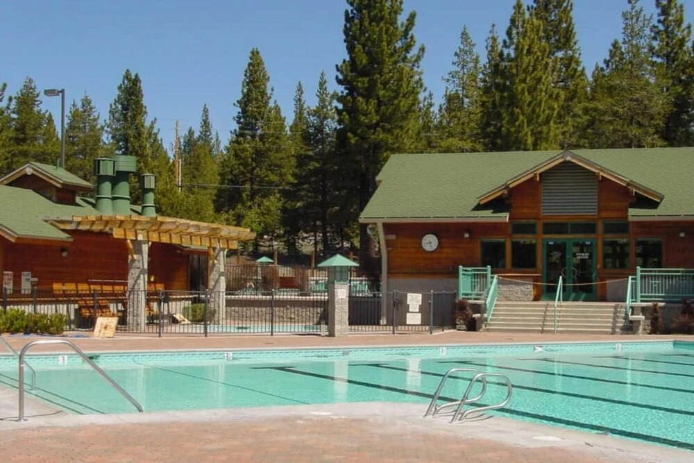 Classic 3 BR / 2 BA Near Tahoe Donner Ski Area!