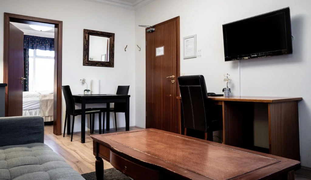 Luna Apartments
