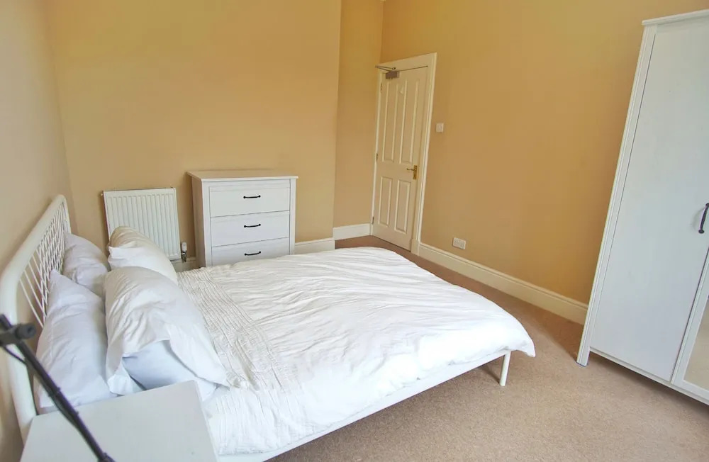 Spacious, Bright, Festival Flat for 6 at Meadows
