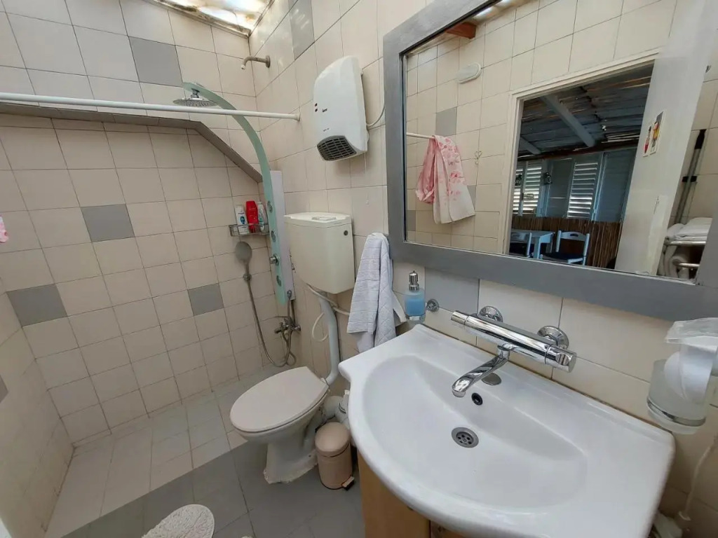 Roof APT W terrace garden,1BR 1BA