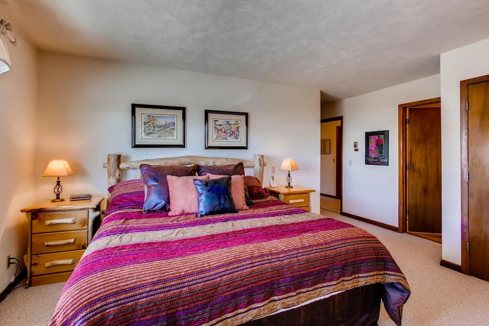3 Br Unit With Fireplace & Mountain Views 3 Bedroom Condo - No Cleaning Fee! by RedAwning