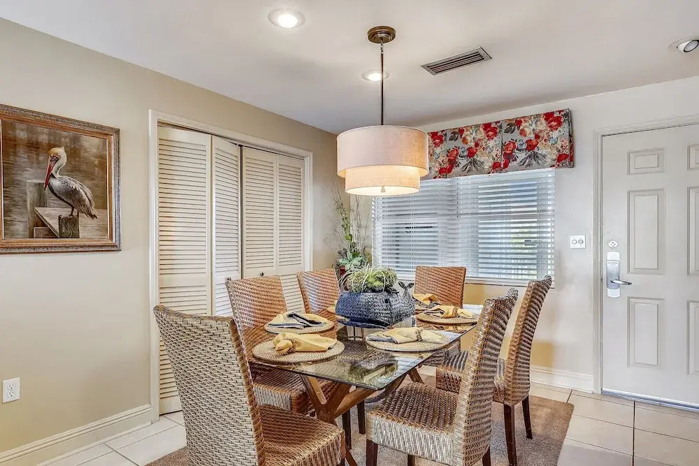 Waterview Yacht Club 532 is a 3 BR with Stunning views of the Pass by RedAwning