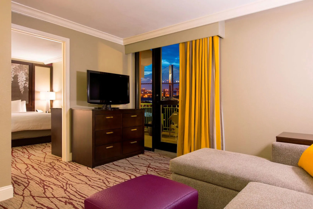 DoubleTree by Hilton Historic Savannah