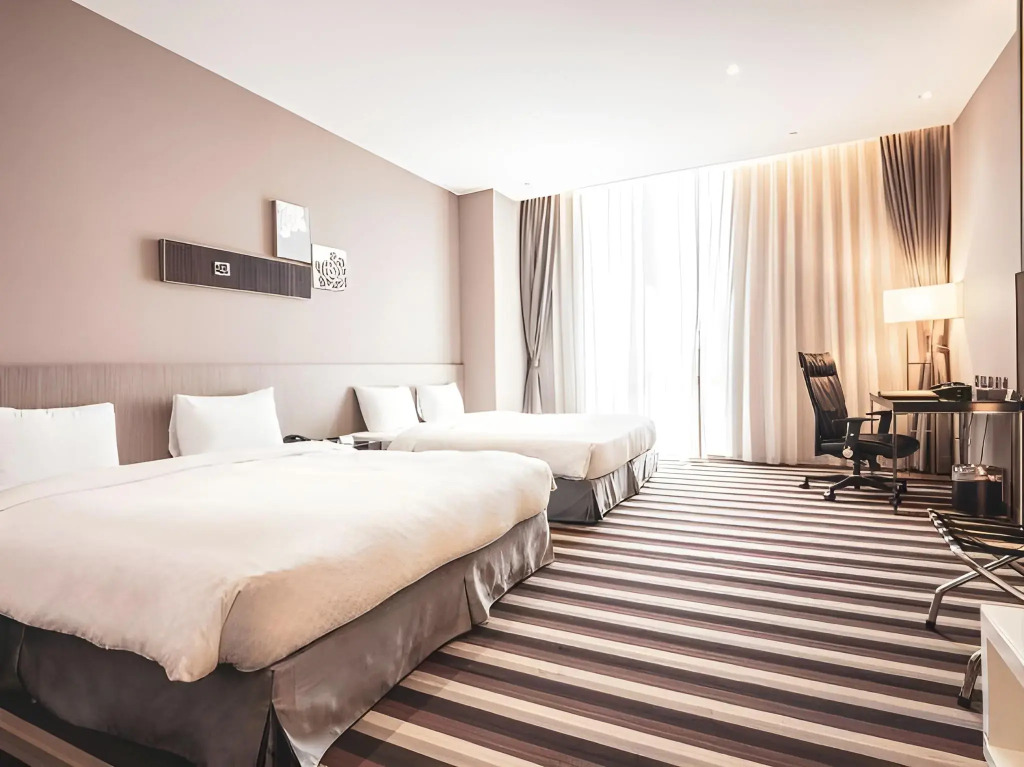 Grand Royal Hotel