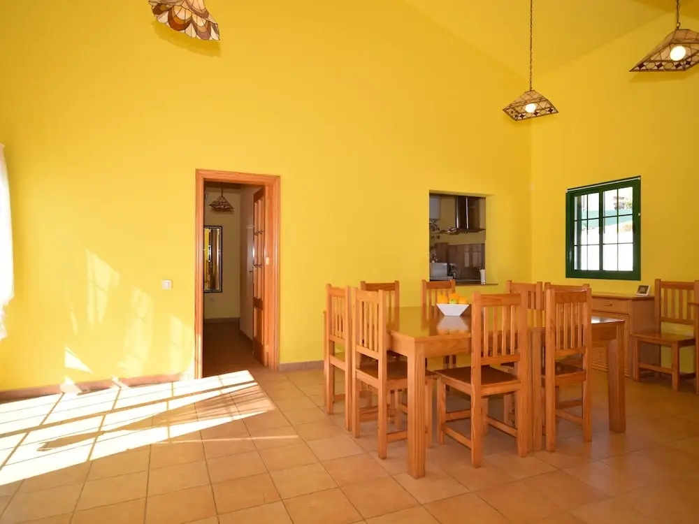 Spacious villa with good location in the north, just 15 min from the beach