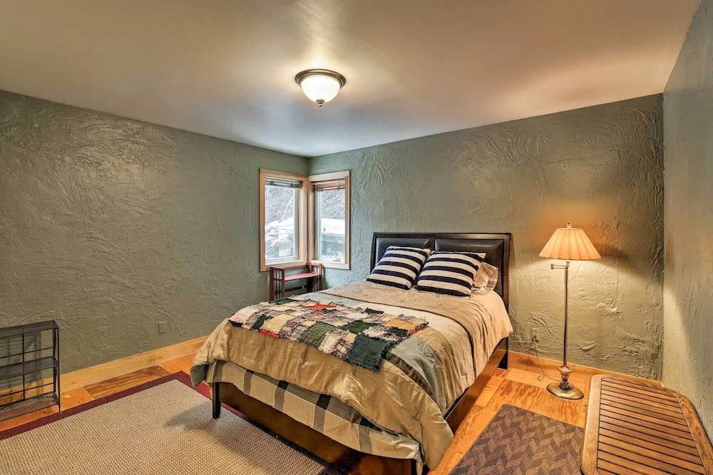 Walk to Town & Coast: Anchorage Condo w/ Fireplace