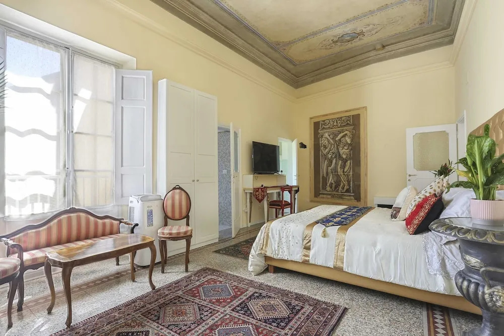 Palazzo Vecchio Apartments by Mmega
