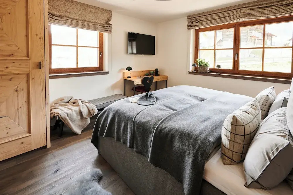 Serviced Luxury Chalet Evi, Ski-in Ski-out