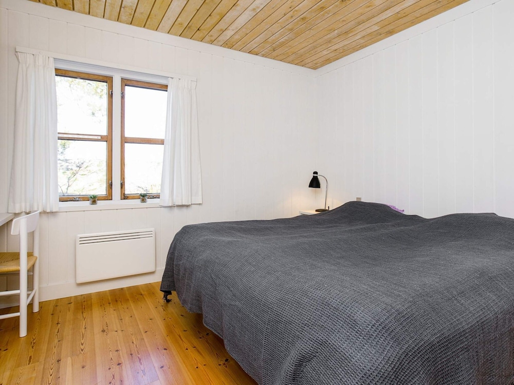 3 Rooms, 1st Row, 2+4 People, 82m2