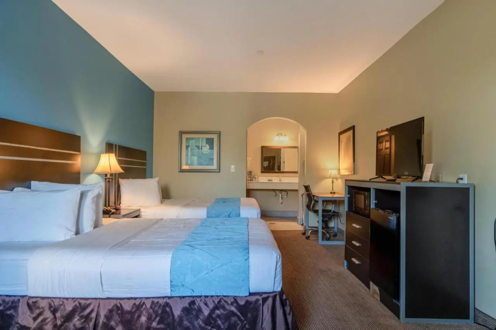 Moulton Inn & Suites By OYO Near Shiner TX