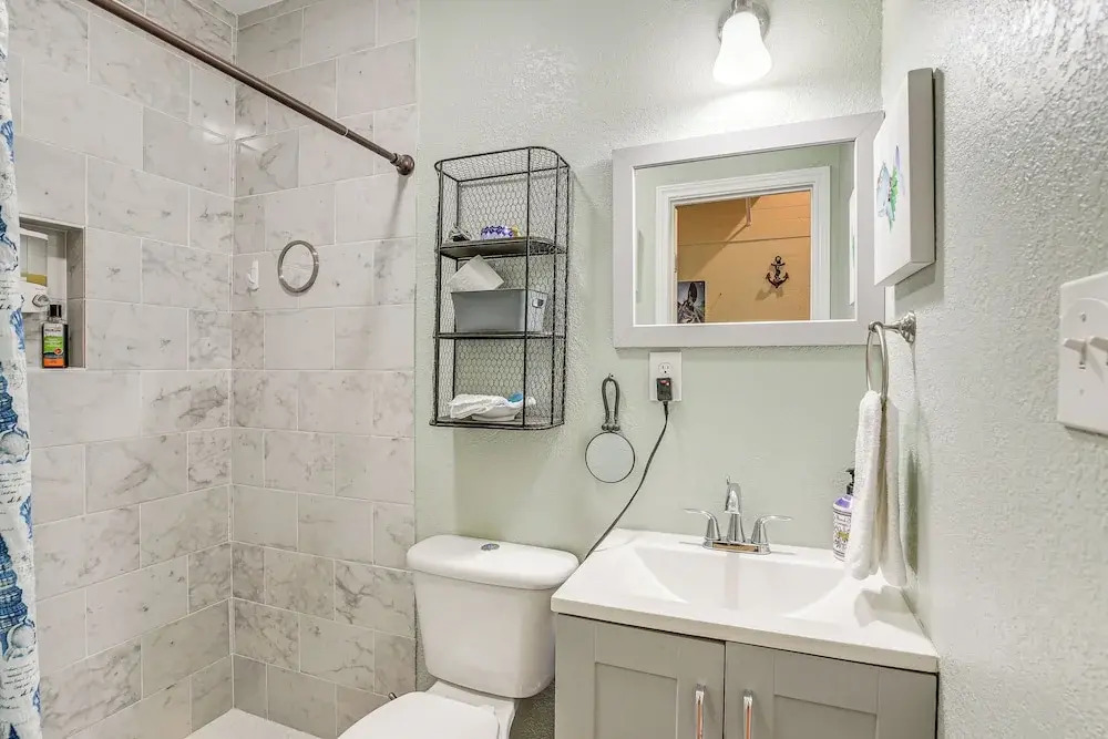 1/2 Mi to Seawall! Family Home w/ Furnished Patio