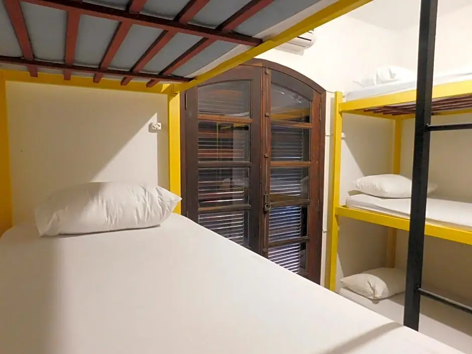 Na Praia Family Hostel & Coworking