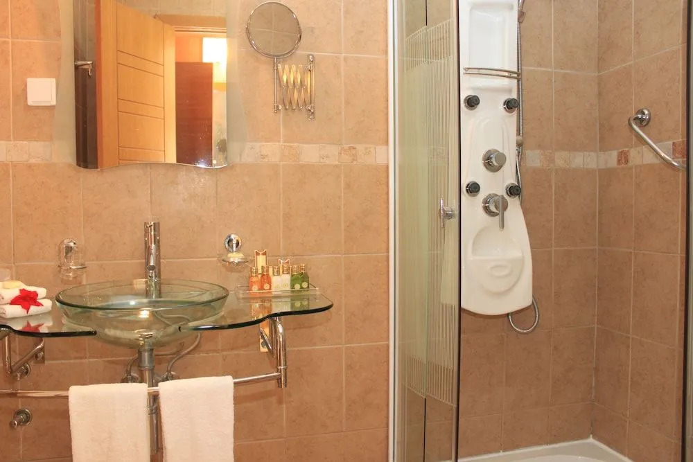 Hotel Romanov
