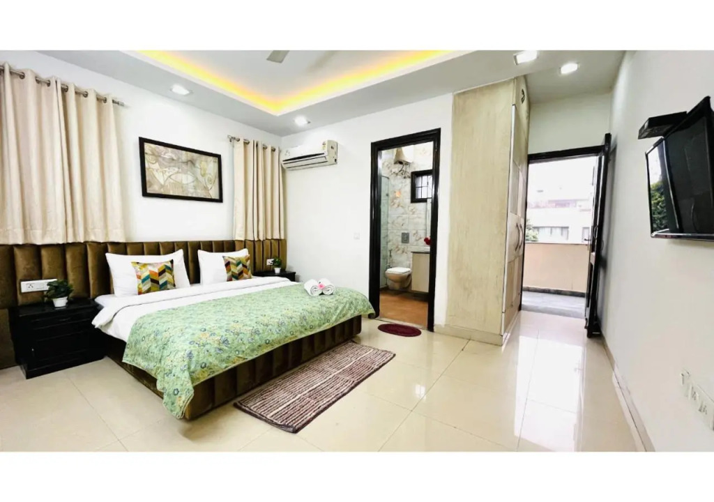 BluO 2BHK - M Block Mkt Greater Kailash