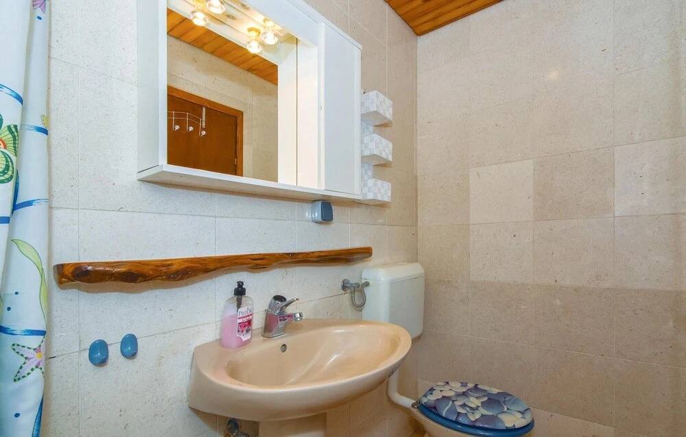 Beautiful Home in Pucisca With 3 Bedrooms, Wifi and Outdoor Swimming Pool