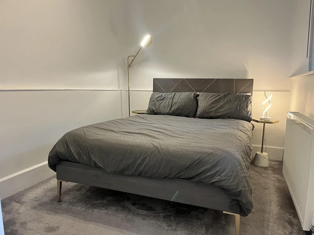 The Mews, With Free Private Parking, Windermere
