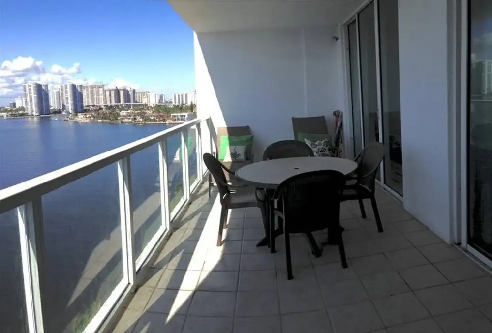 Le Marina Bay 1003 by Go Florida Condo, Sunny Isles