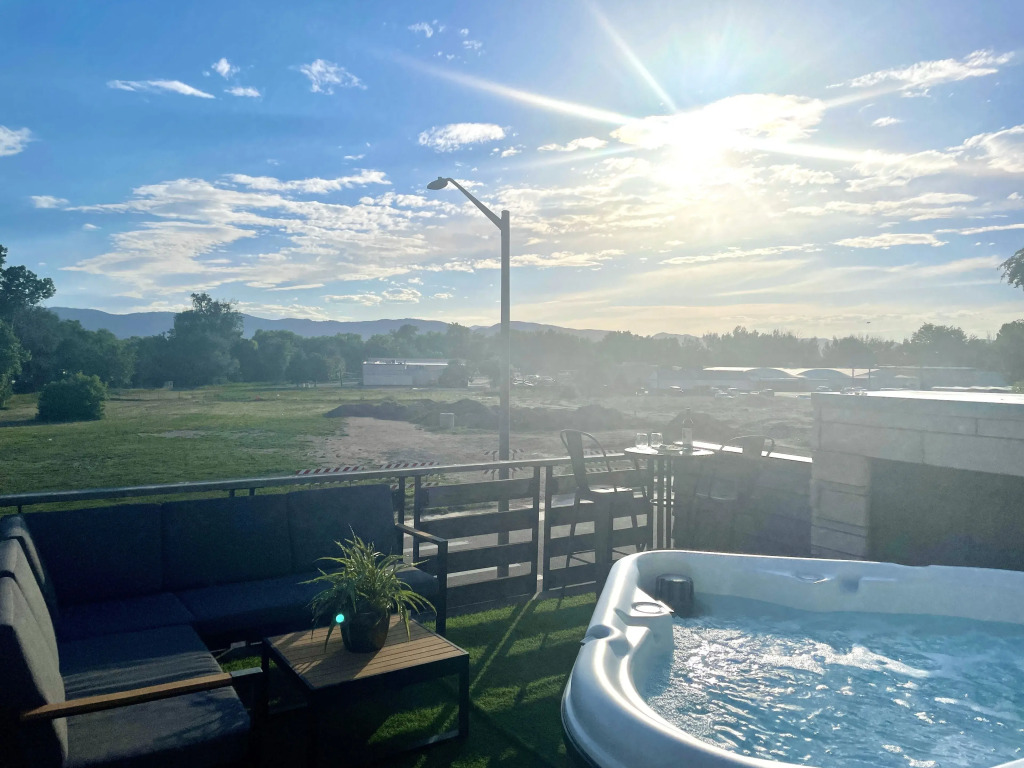Old Town Modern New Build: Rftp Spa W/ Mtn Views!