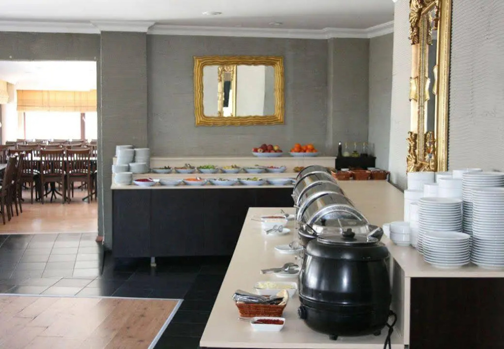 Uslan Hotel