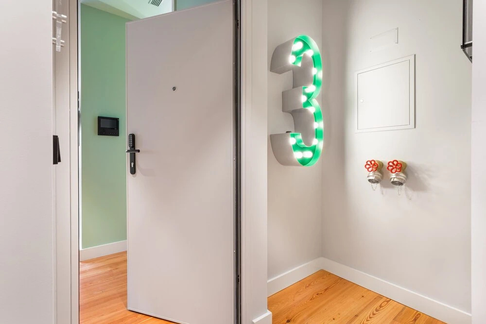 ALTIDO Bright Self Check-In Studio in Porto