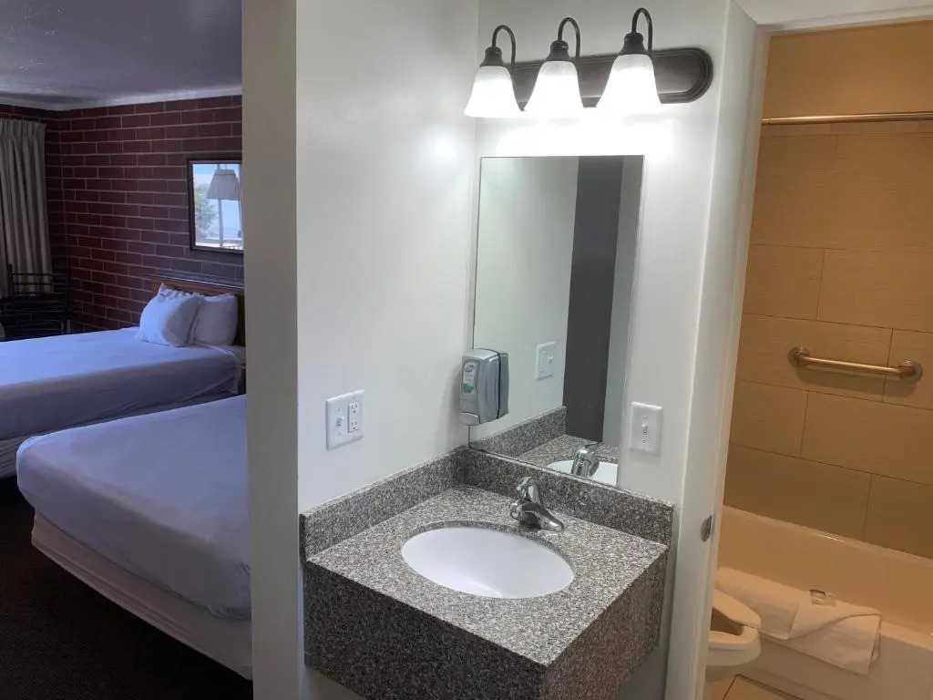 Days Inn by Wyndham Lake Point