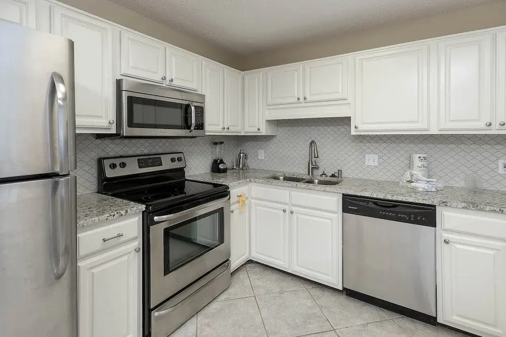 Phoenix Vi 61103 3 Bedroom Condo