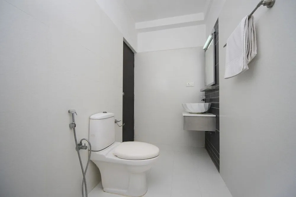 OYO 16857 Hotel Jp Plaza