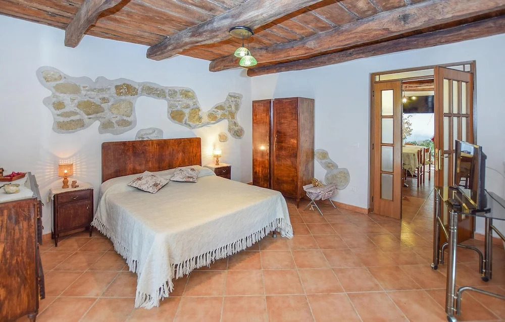 1 Bedroom Gorgeous Home In Montebuono