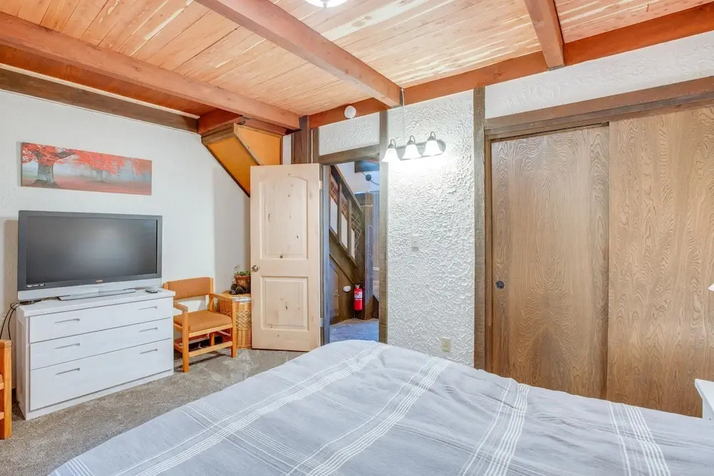 1 Mi to Stagecoach Lift! Homey Tahoe Townhome