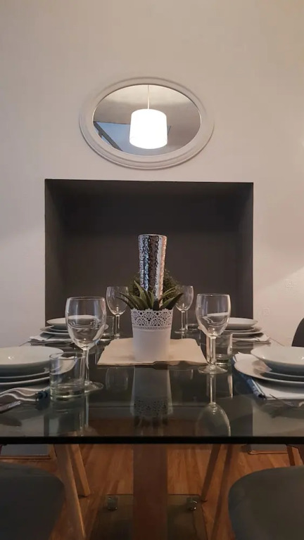Ideal Home away in Smithalls, Bolton