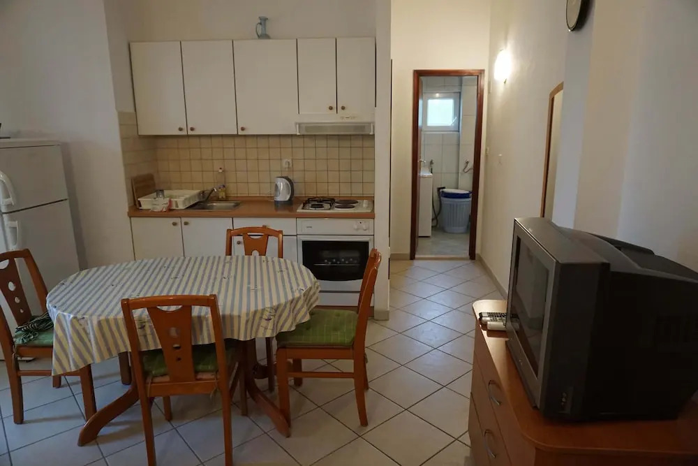 SUBTUB Hostel Makarska